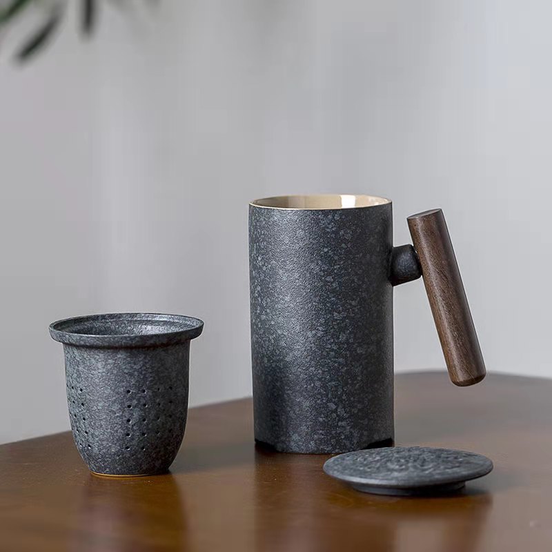 Tea Steeping Mug Japanese-style Vintage Ceramic Tumbler with Rust Glaze and Wood Handle for Home and Office