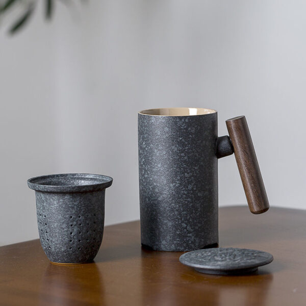Tea Steeping Mug Japanese-style Vintage Ceramic Tumbler with Rust Glaze and Wood Handle for Home and Office