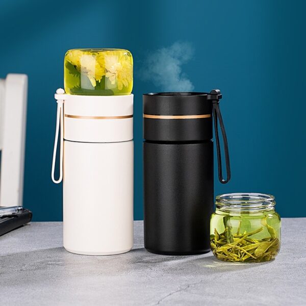 Stainless Steel Tea Infusing Bottle Insulated Thermos Travel Mug with Leakproof Design and Built-In Strainer for Tea and Coffee Enthusiasts